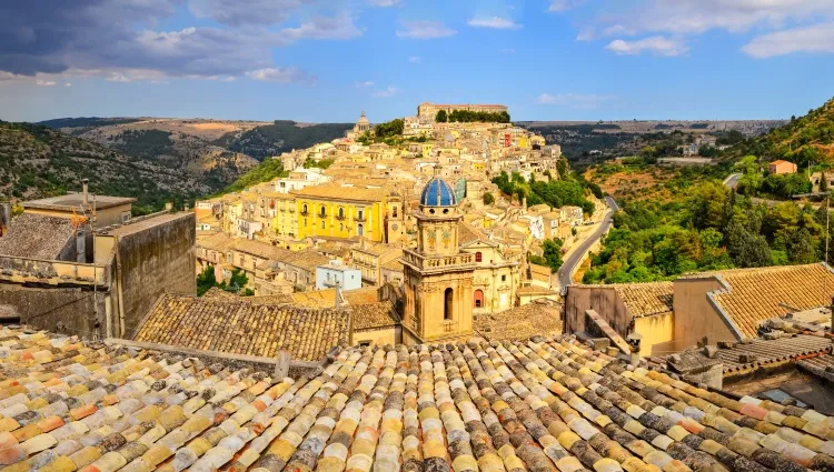 Sur les hauteurs de Raguse en Sicile 