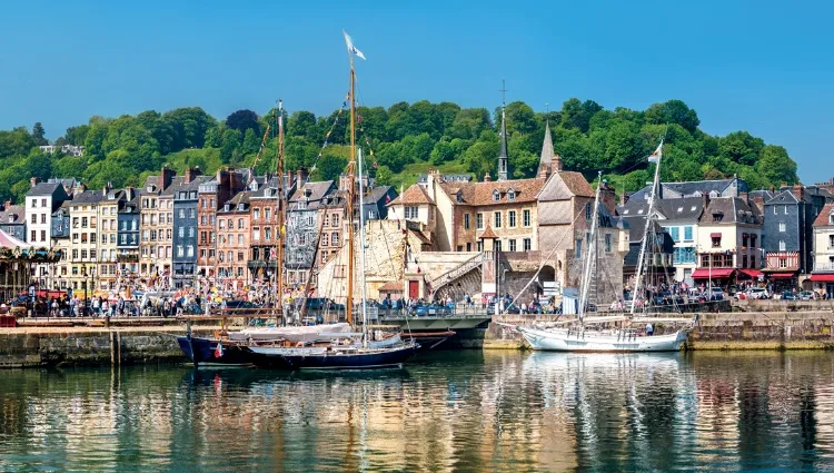 Slider bateau sur la Seine à Honfleur 