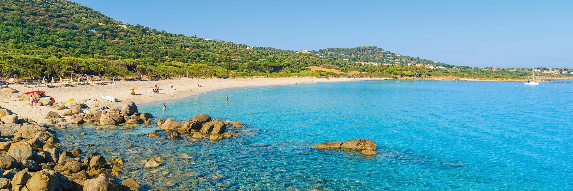 L'eau turquoise de la plage de Bodri 