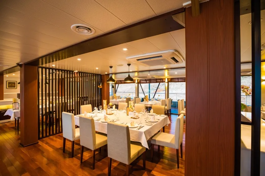 Le restaurant du RV Indochine II