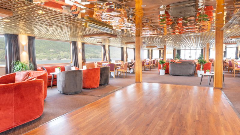 lounge bar with dancefloor