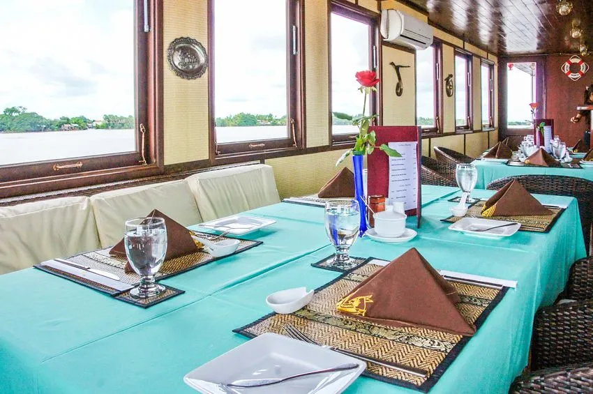 The RV Toum Tiou II's restaurant