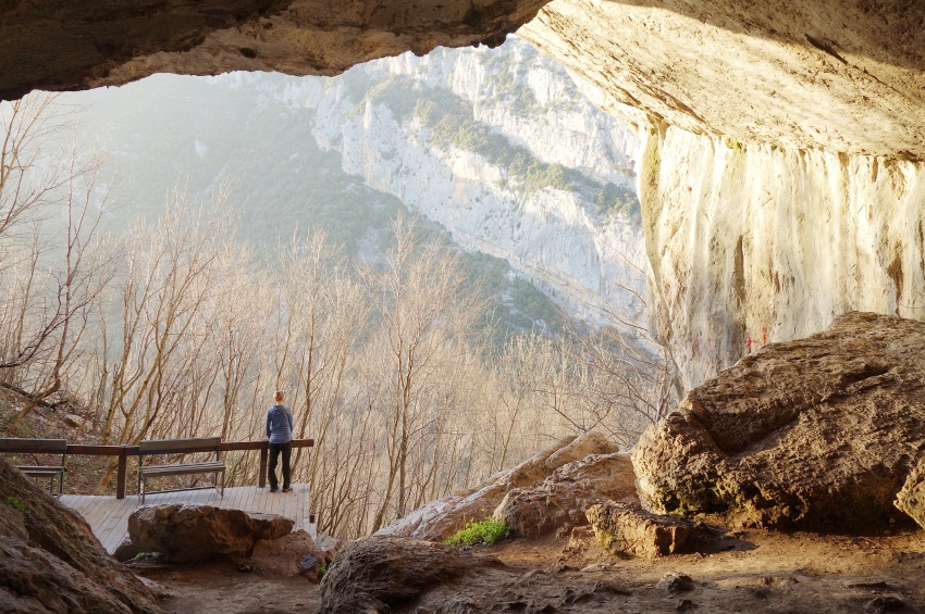 La magique vue de la Cave de Pellumbas en Albanie 