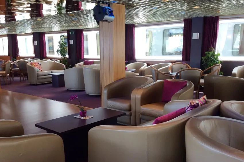 Lounge bar of the MS Infante Don Henrique 