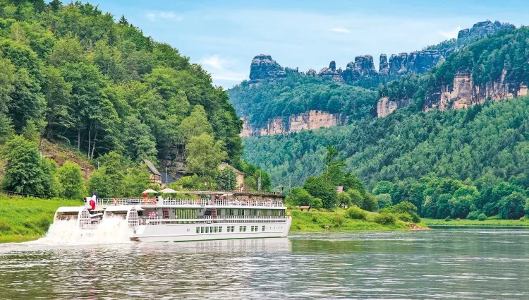 Panoramic view while cruising on the Elbe