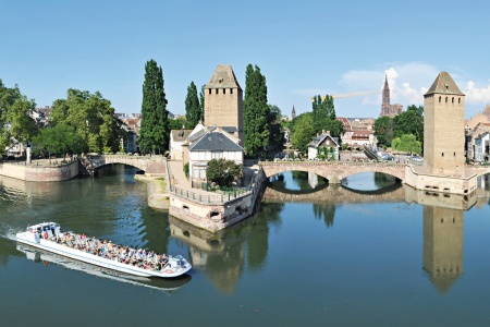 France - Alsace Lorraine Grand Est - Strasbourg - Allemagne - Croisière Gastronomie sur le Rhin avec Marc Haeberlin(2) et Serge Dubs(2)