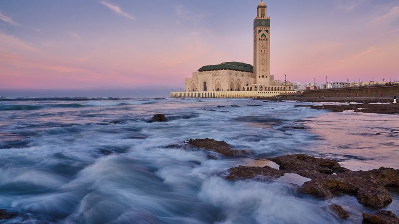 Des villes impériales du Maroc aux plaines andalouses, de Arrecife à Malaga. Splendeurs de l'art mauresque (formule port-port)
