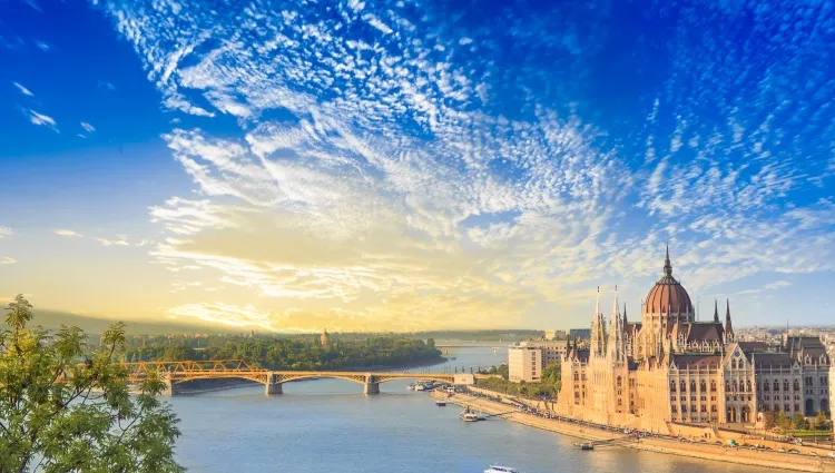 Vue d'ensemble sur le parlement de Budapest 