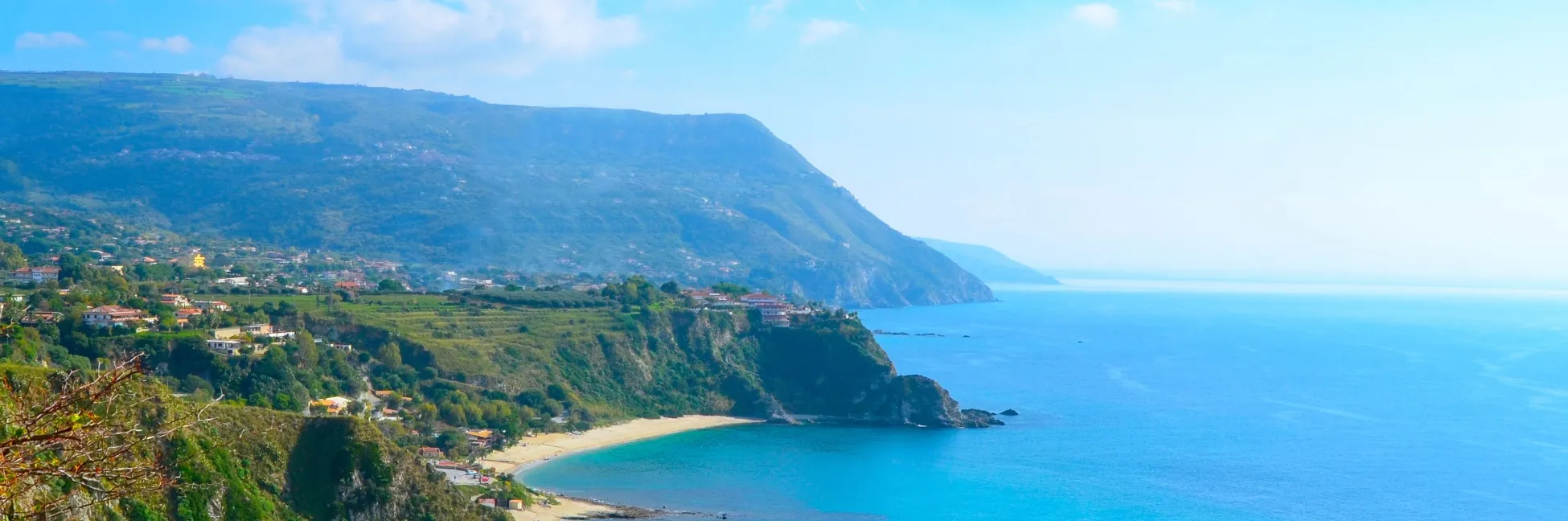 Côtes italiennes surplombants la mer méditerranée