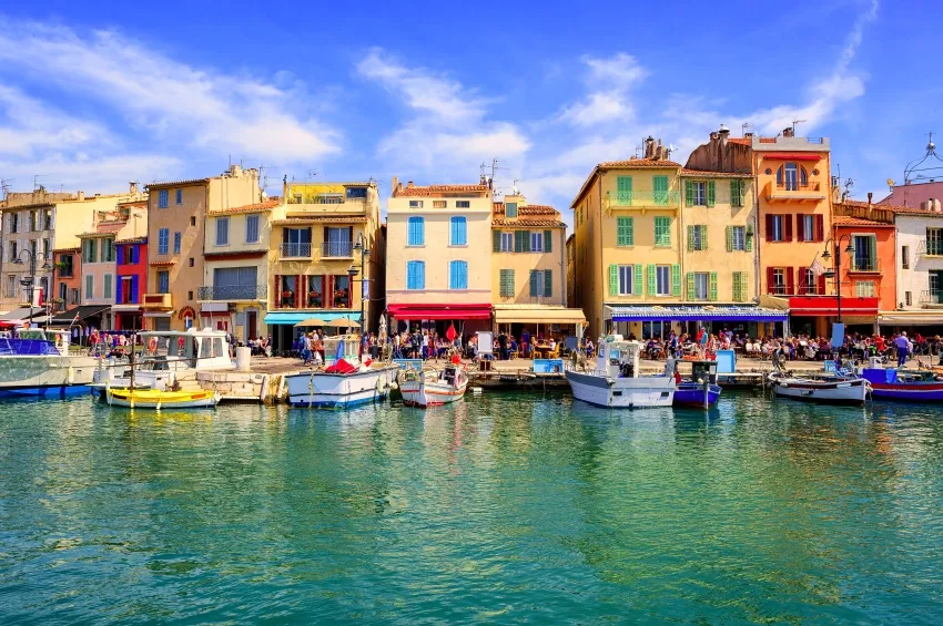 Les maisons de Cassis au bord du Rhône 