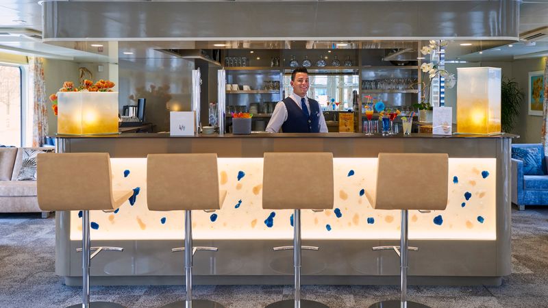 lounge bar with dancefloor