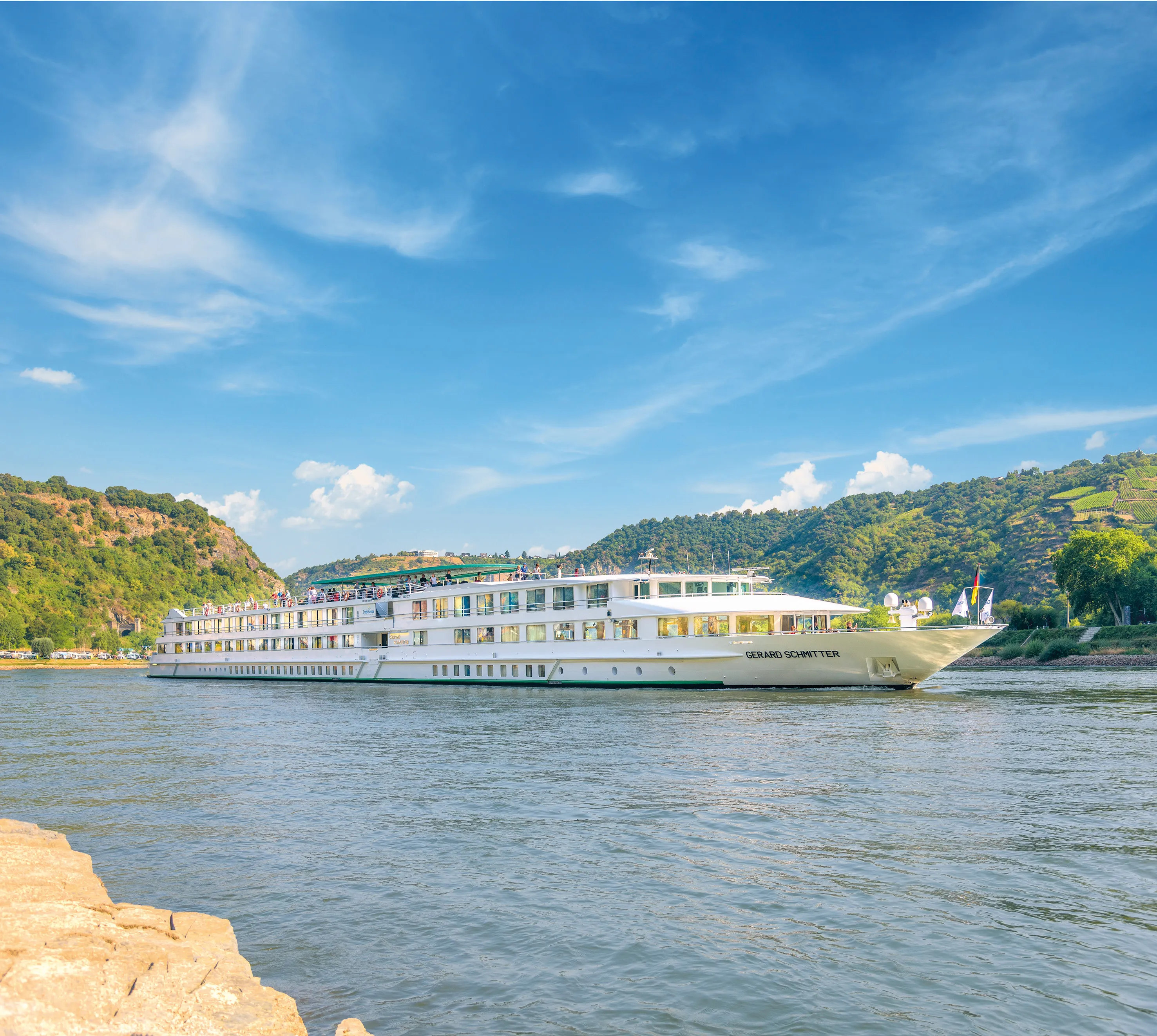 Le MS Gérard Schmitter navigue à Goarshausen