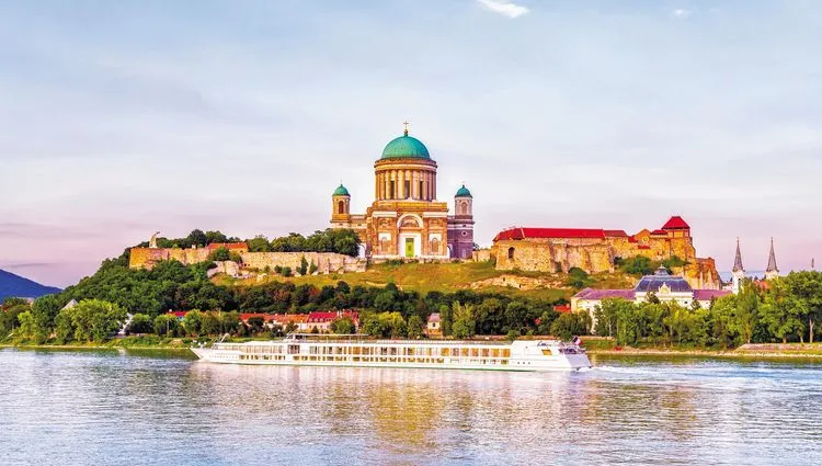 Esztergom surplombant le MS Symphonie 