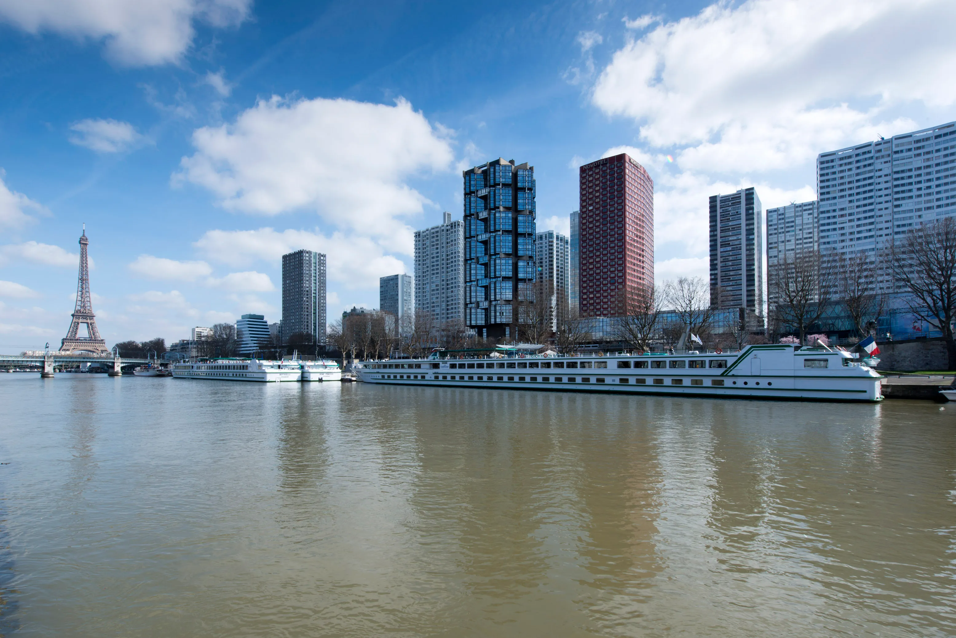 Vue du quai de Grenelle à Paris 