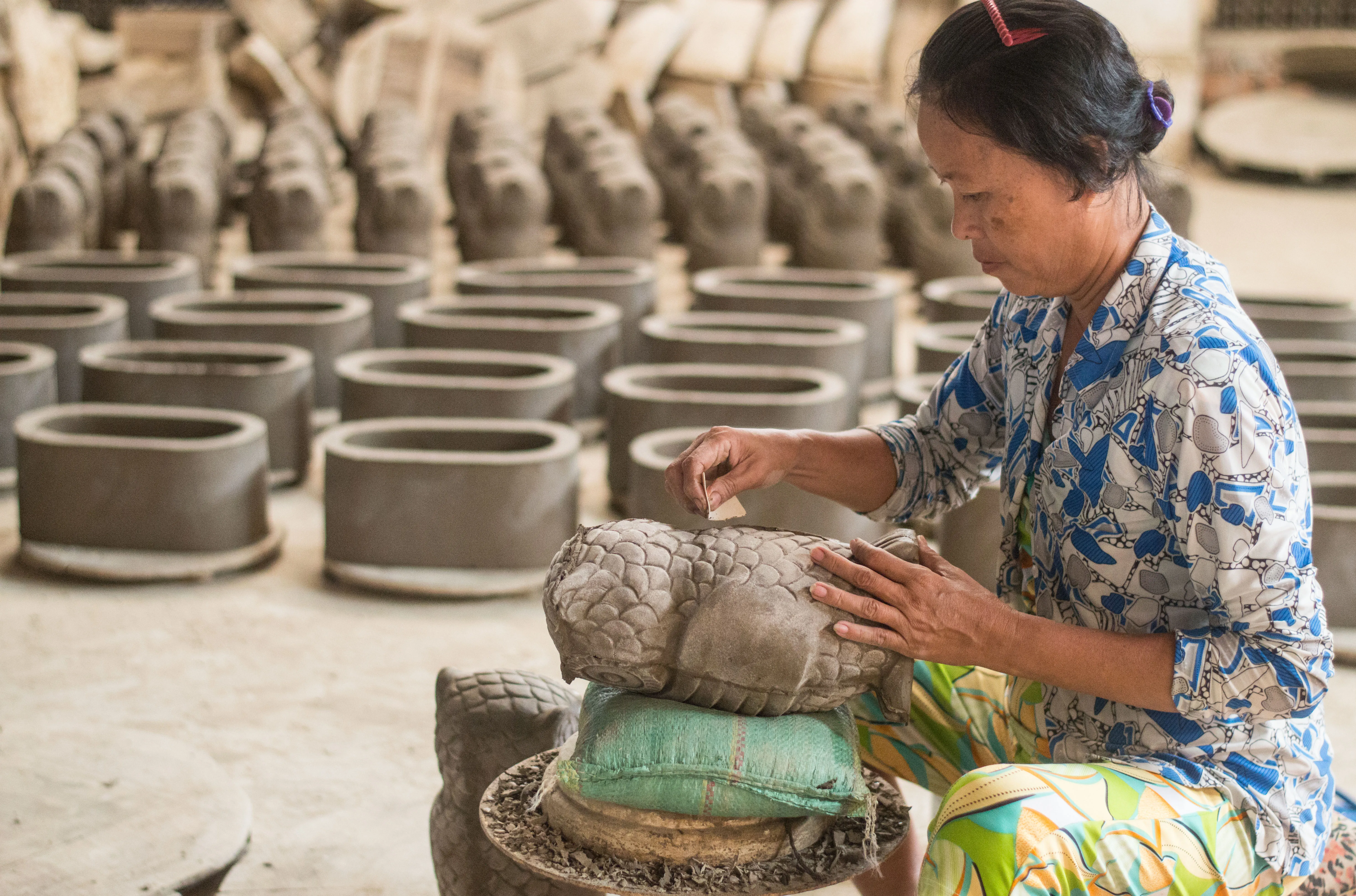 Atelier de sculpture en argile au Cambodge 