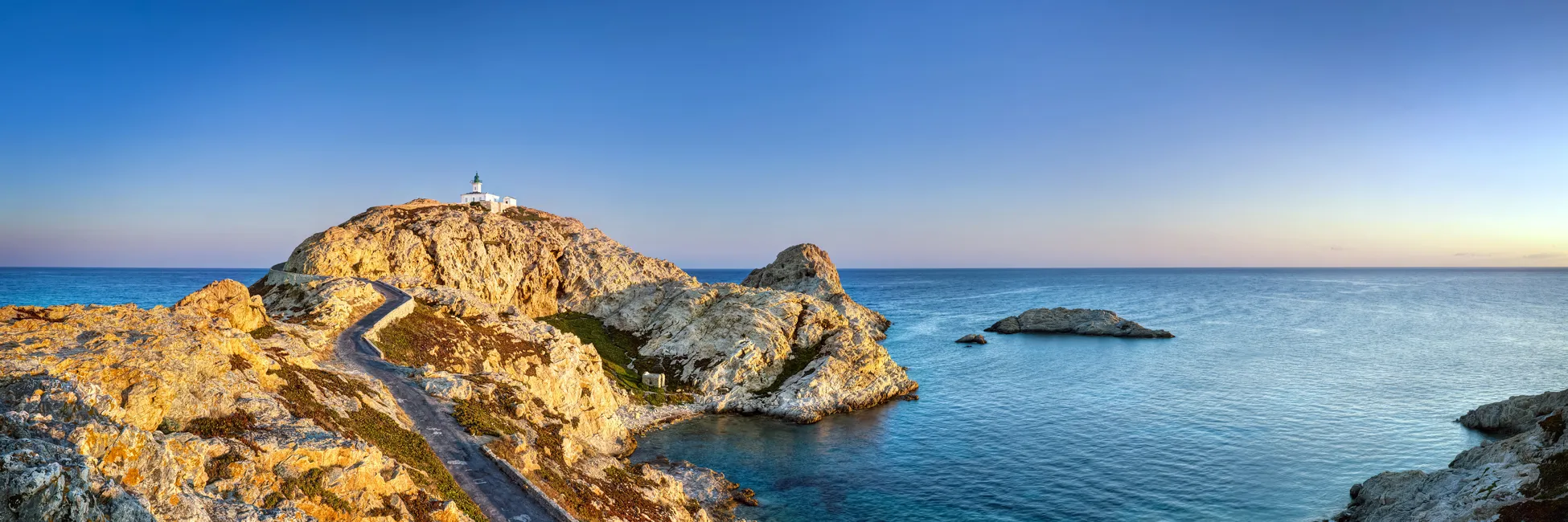 L'Ile rousse en corse sur la Mer Méditerranée 