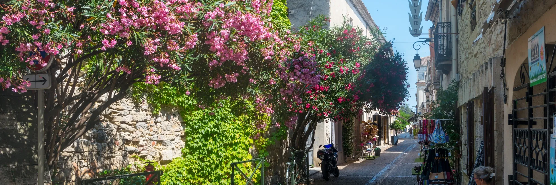 Ruelle ombragée d'Aigues-Mortes