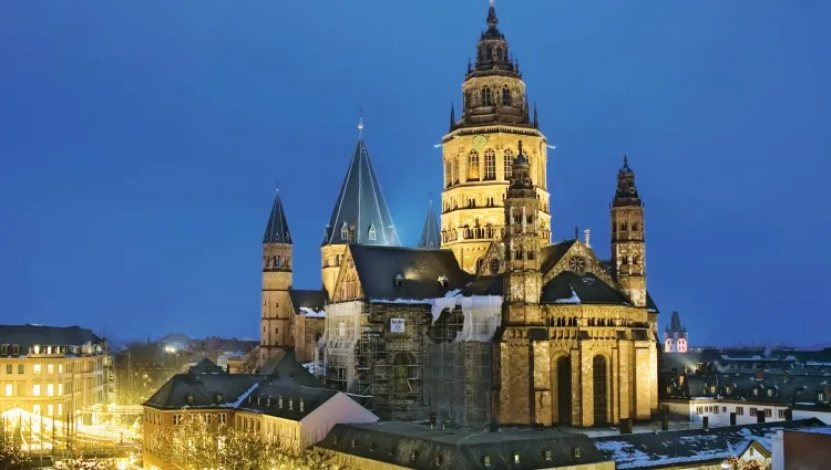 Vue sur la Cathédrale de Mayence de nuit 