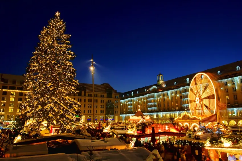 La place du marché de Noël à Dresde 