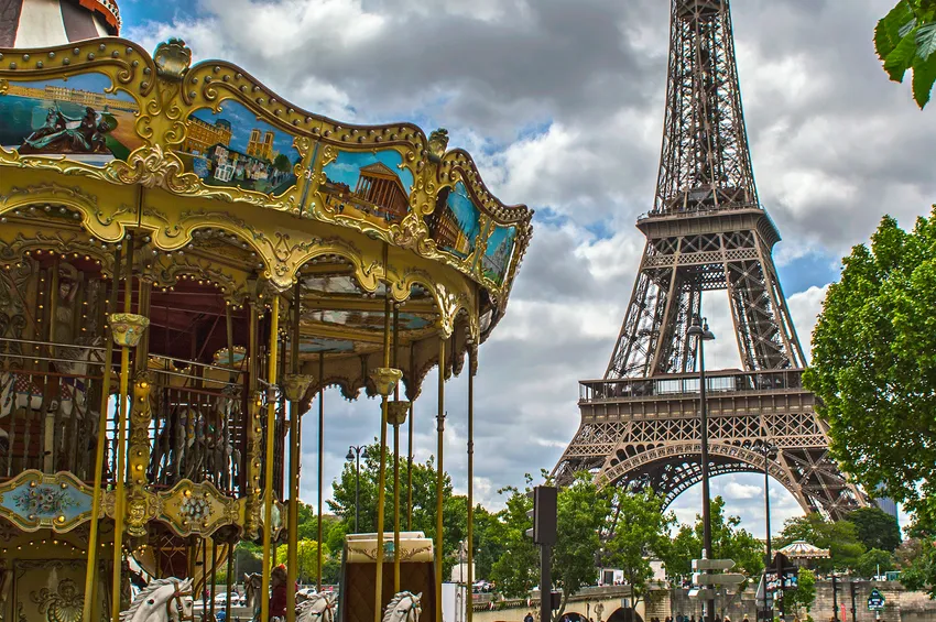 Carrousel près de La Tour Eiffel 