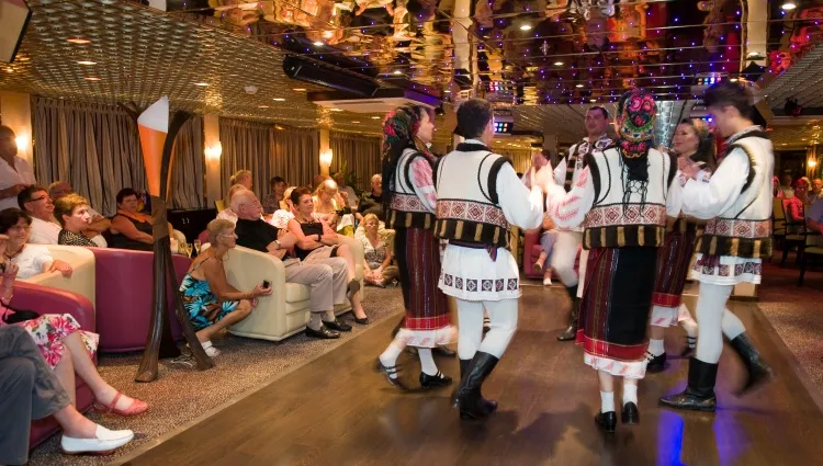 Danse folklorique à Roussé 