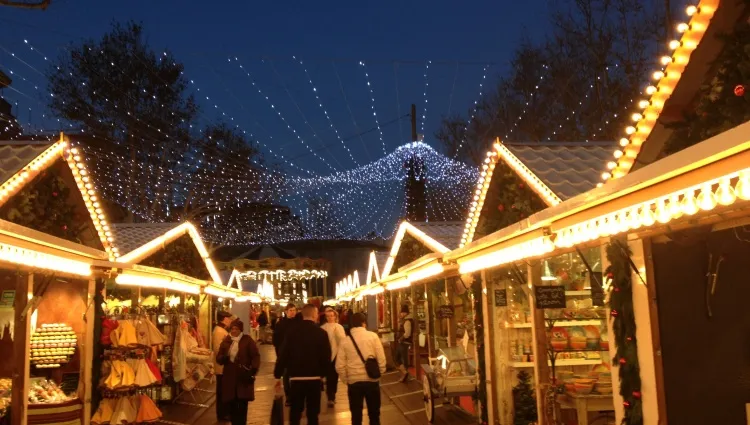 Allées du marché de Noël d'Avignon 