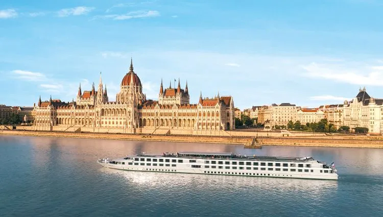 MS Vivaldi devant le parlement de Budapest 