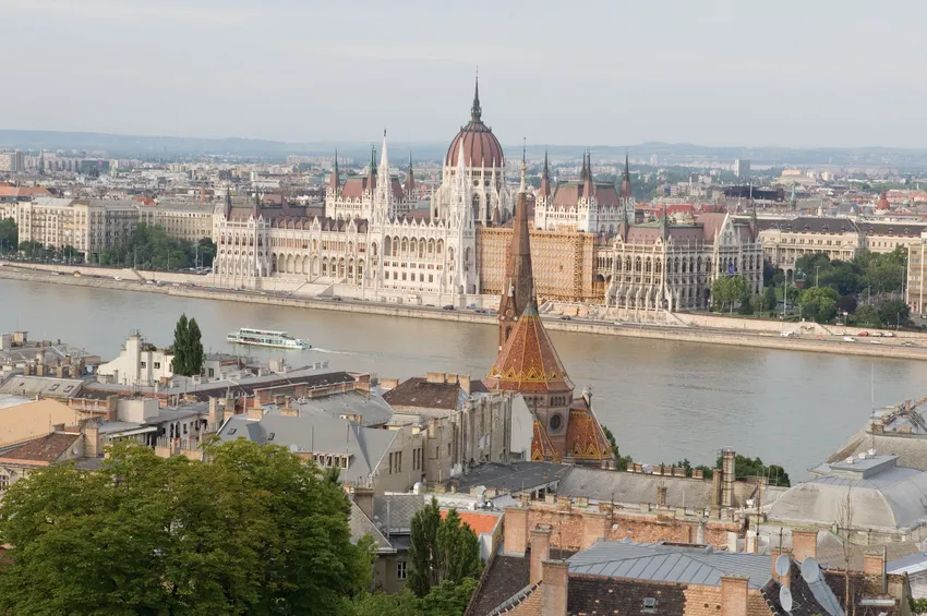 Vue sur le parlement de Budapest 