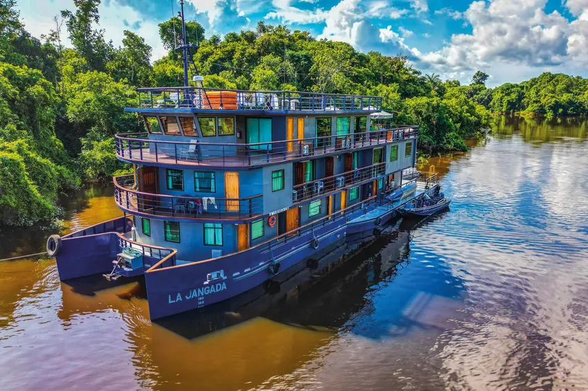 La Jangada naviguant sur l'Amazone 
