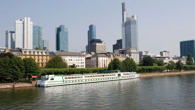 Bateau à quais à Francfort 