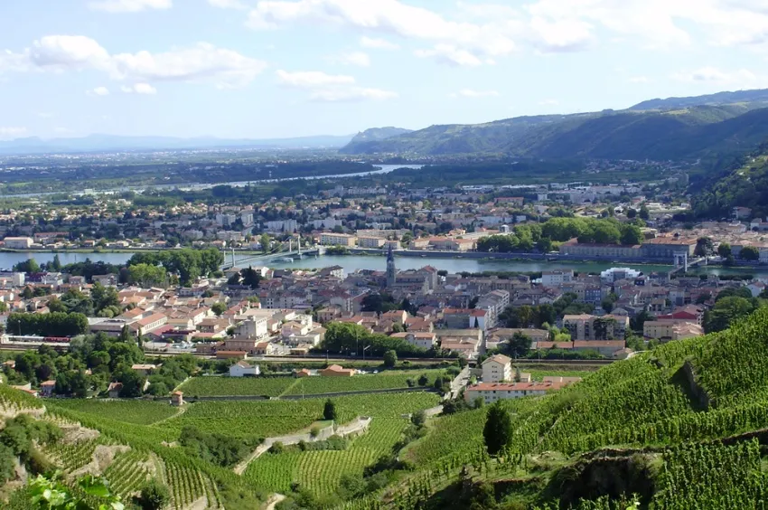 Vue aérienne sur Tournon 