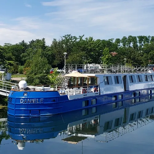 La gare fluviale de Strasbourg de la péniche Danièle 