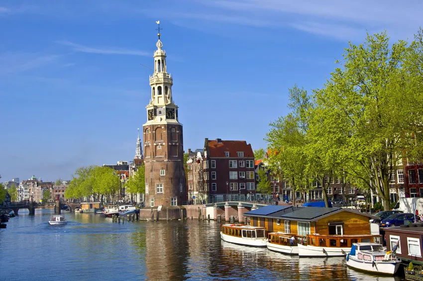 Amsterdam au bord de son canal 