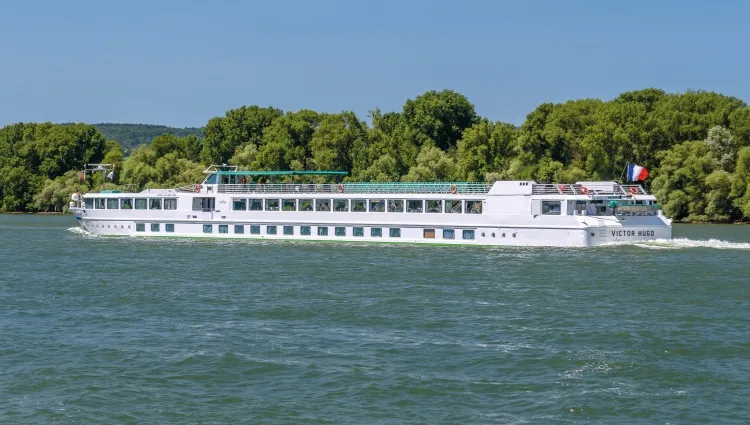 Le MS Victor Hugo de profil