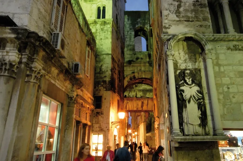 Les rues de Split de nuit