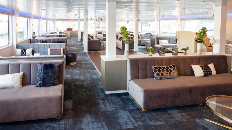 lounge bar with dancefloor