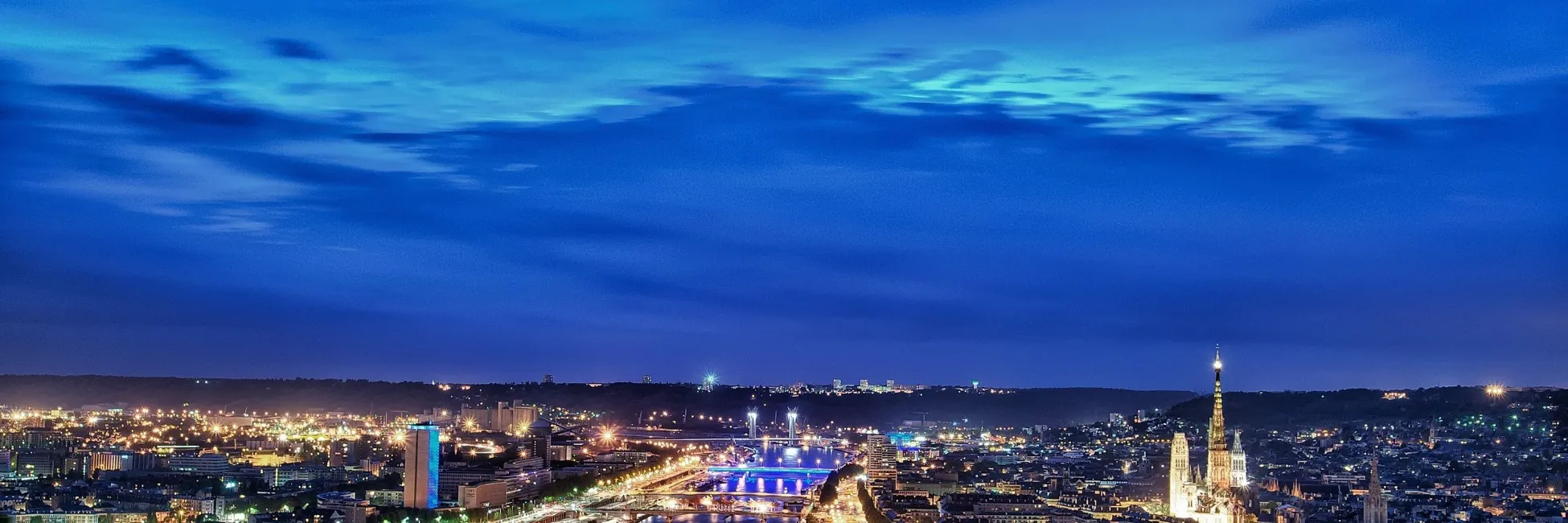 La ville de Rouen de nuit 