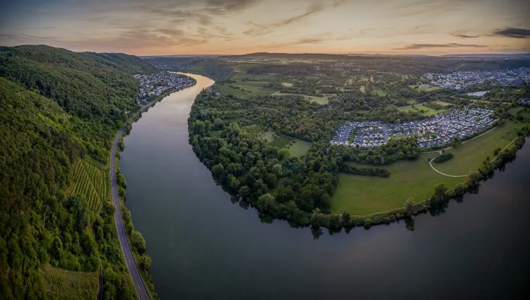 Vue aérienne sur Coblence et le Rhin 