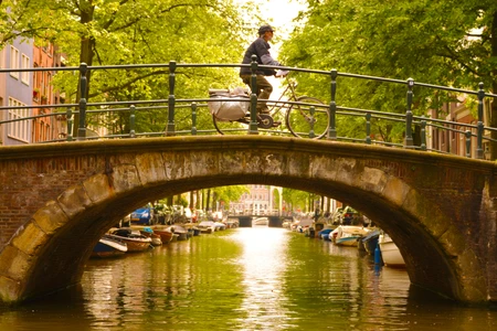 Balade à vélo au bord des canaux d'Amsterdam 