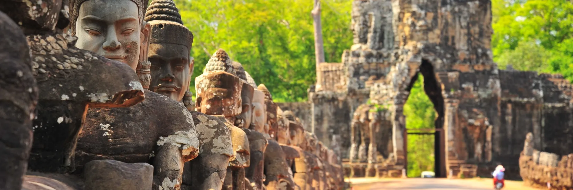 Statues sur le site d'Angkor 