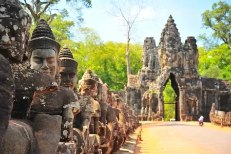 Statues sur le site d'Angkor 