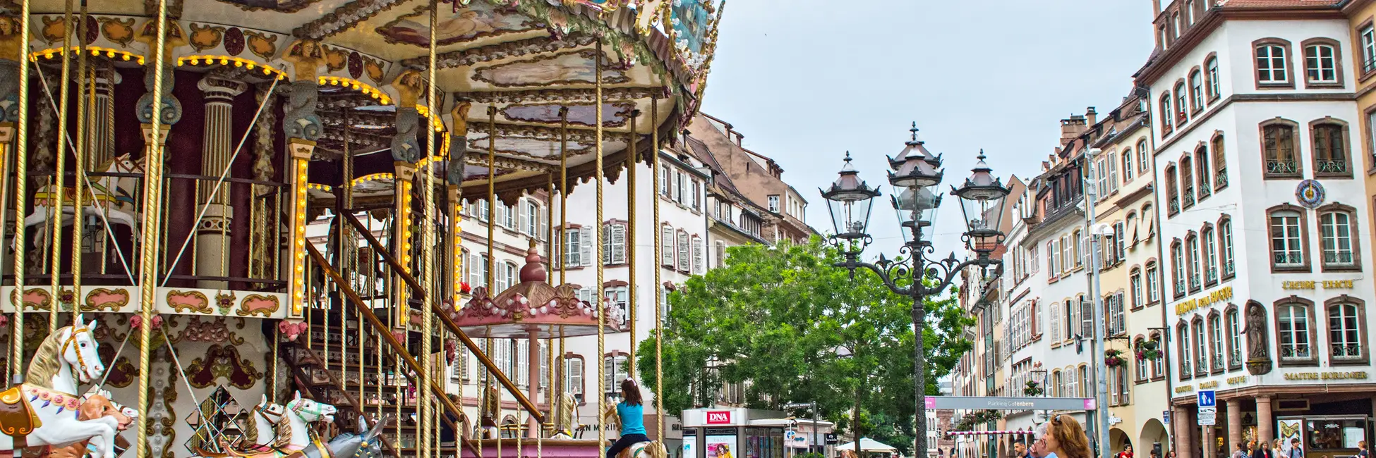 Carrousel sur la place Gutenberg à Strasbourg   