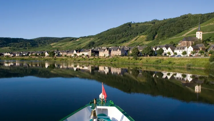 Navigation en bateau sur le Rhin 