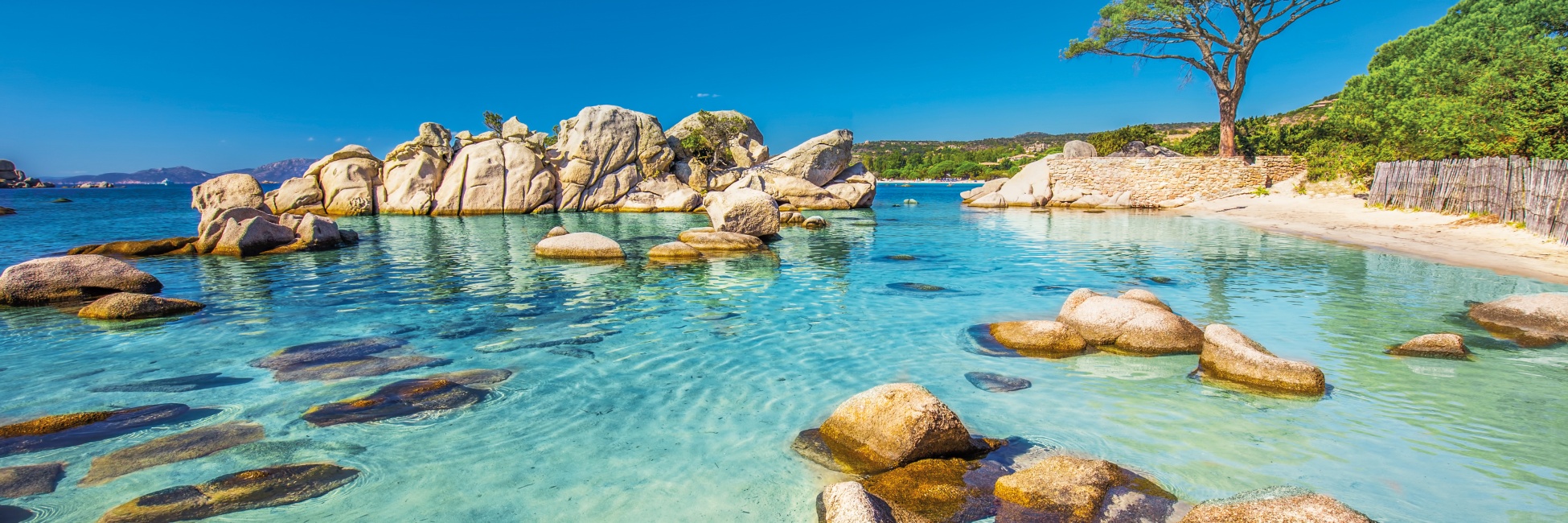 https://images.croisieurope.com/media/f473bfdd-8d88-4b6b-9453-5e6c6cc6271b/13/palombaggia_plage_03-eva-bocek
