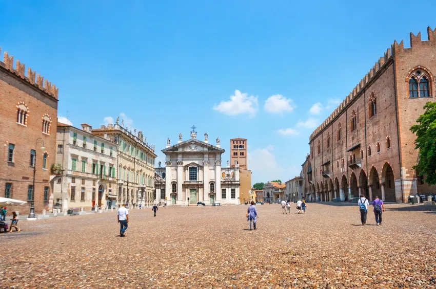 Mantoue, Piazza delle Erbe