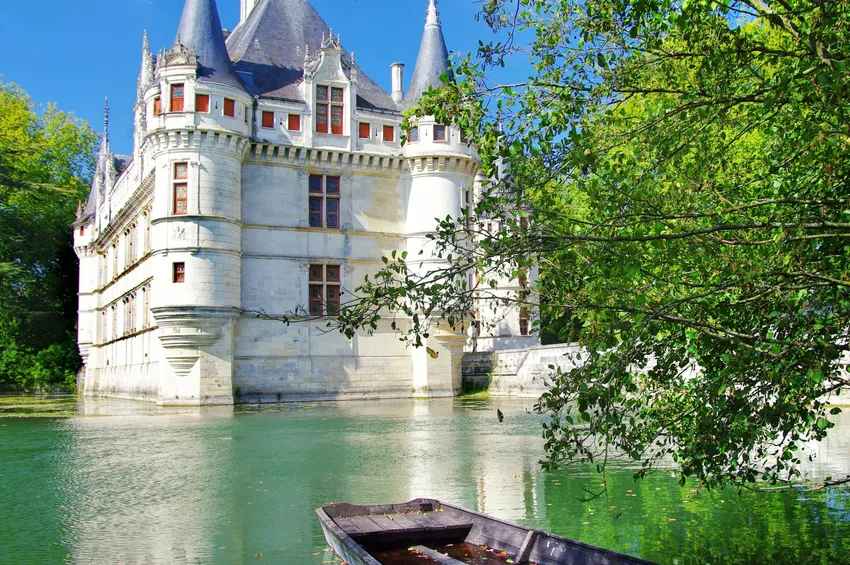 Le château d'Azay-le-rideau en bord de Loire 