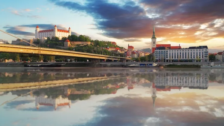 Bratislava traversée par le Danube