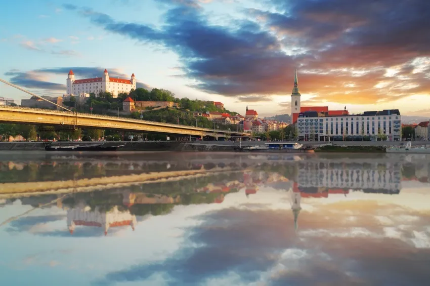 Bratislava traversée par le Danube