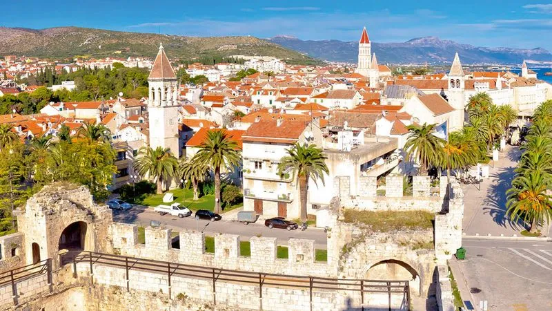 Urban hike on Hvar Island to the fortress