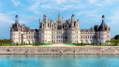 LOYALTY CRUISE -The Loire in Majesty: Castles, Flavours & Tradition aboard a paddlewheel boat.